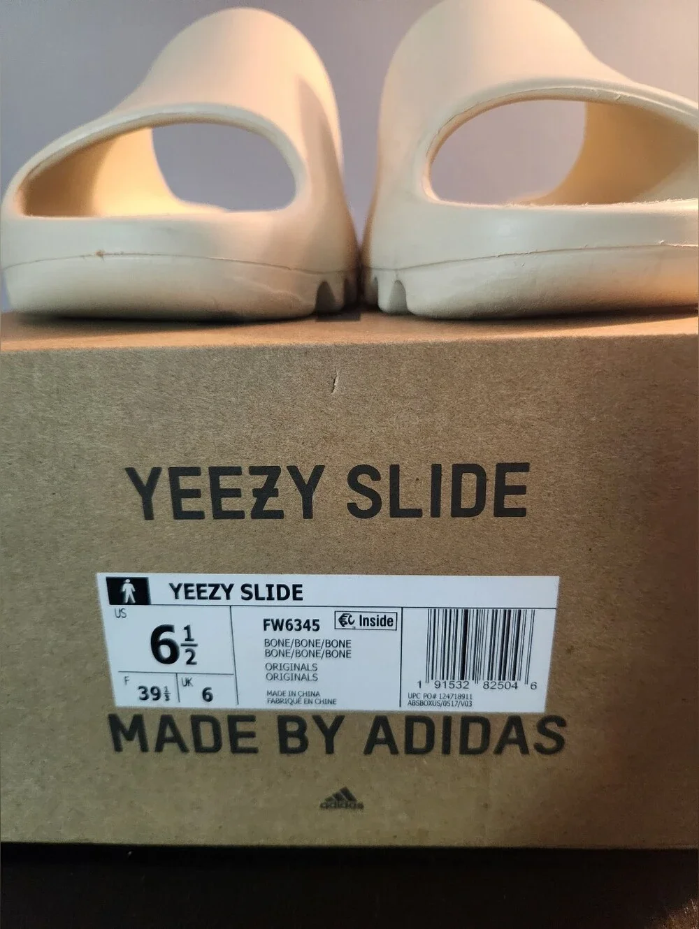 Mens Adidas Yeezy Slide In Bone. Excellent Condition. In The Original Box.